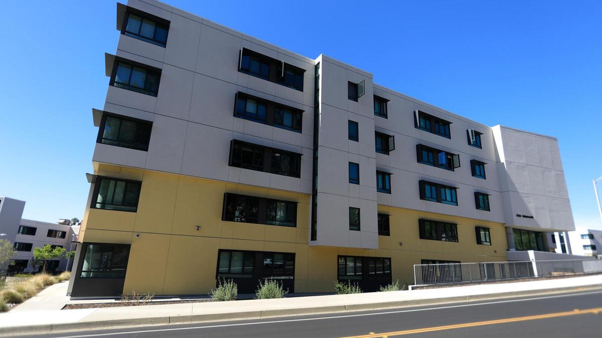 A building in the new yakʔitʸutʸu residence hall community at Cal Poly.