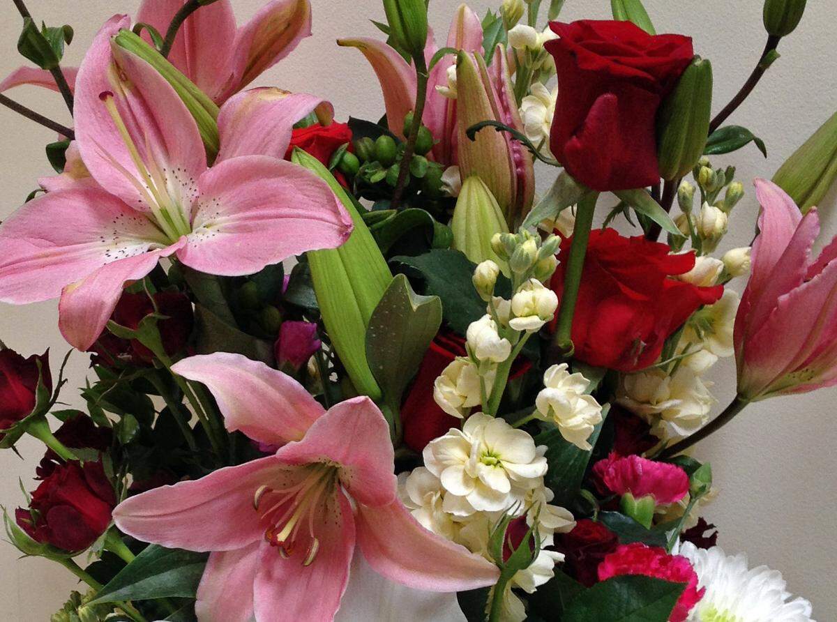 On Valentine’s Day 2026, grieving columnist Kathe Tanner recalls memories of past holidays, such as the gift of these flowers from husband and son, both of whom have died recently.