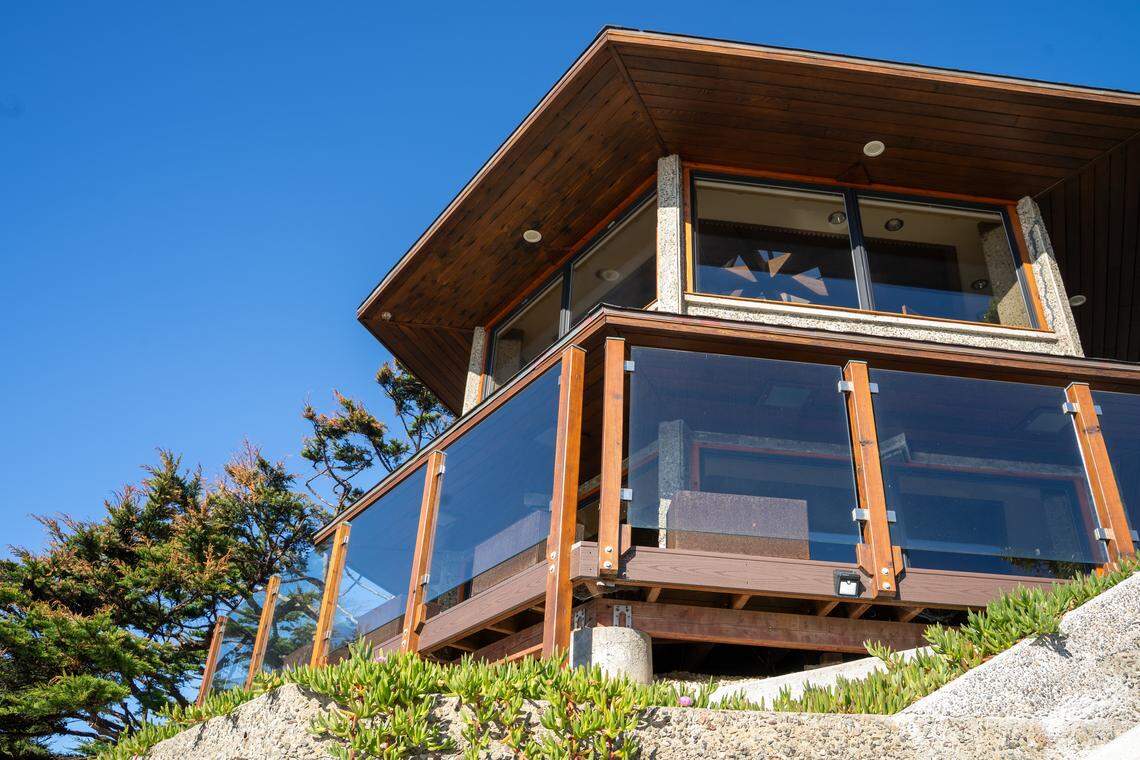 2431 Sherwood Drive will go to market in early February for $3.875 million, pictured here on Friday, Jan. 16, 2026. The home was designed by Warren Leopold, a student of Frank Lloyd Wright and his Organic tradition of architecture.