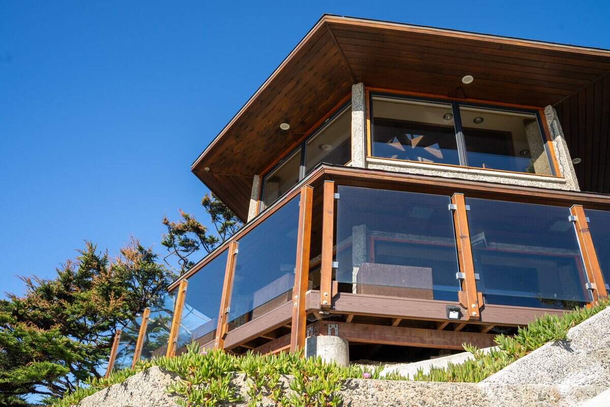 2431 Sherwood Drive will go to market in early February for $3.875 million, pictured here on Friday, Jan. 16, 2026. The home was designed by Warren Leopold, a student of Frank Lloyd Wright and his Organic tradition of architecture.