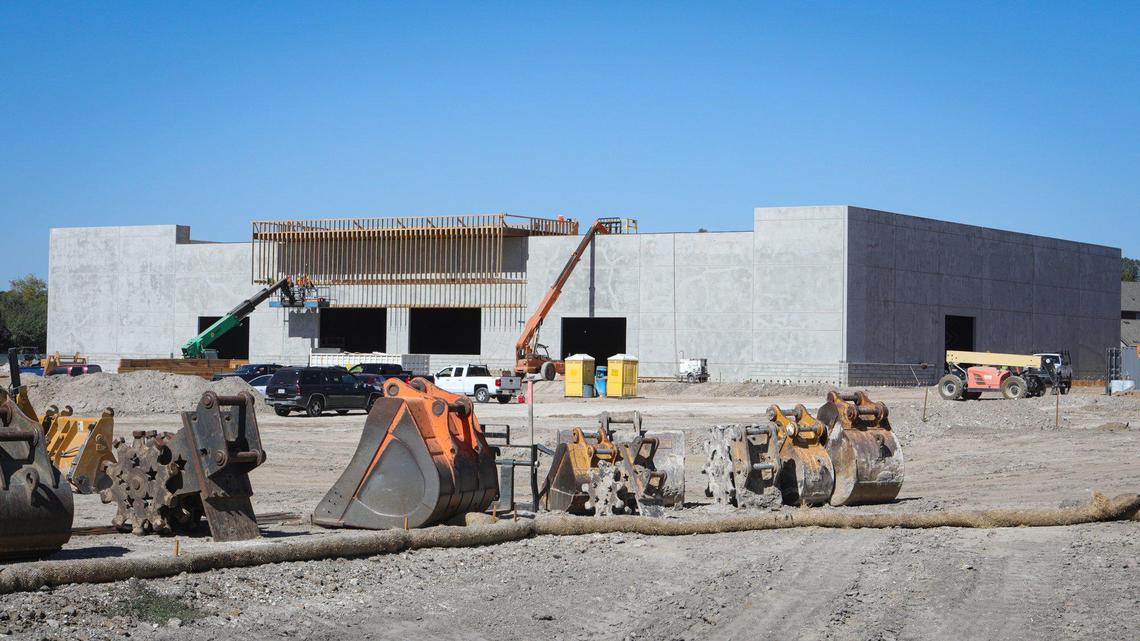 Valley Fresh Market is the anchor tenant to the 12-acre Del Rio Marketplace at the corner of El Camino Real and Del Rio Road in Atascadero, under construction here on Oct. 5, 2023.