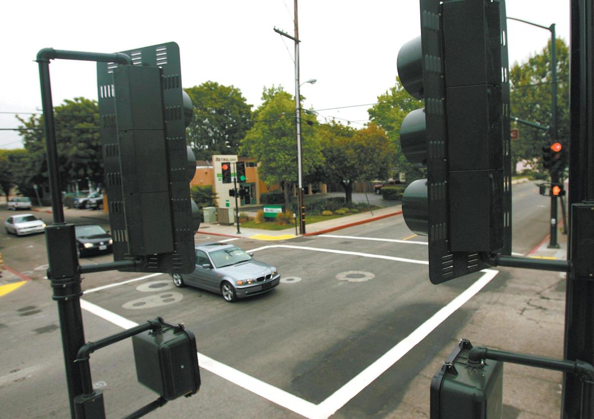New traffic light at Pacific and Broad Streets in San Luis Obispo. May 25, 2007.