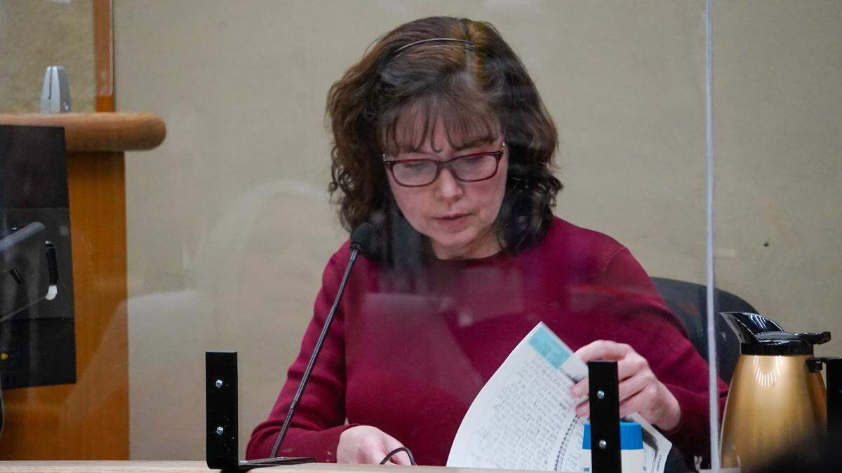 Forensic psychologist Dr. Carolyn Murphy reads copies of Stephen Deflaun’s journal Thursday. Deflaun is accused of killing San Pedro resident Stephen Wells, 37, and his 11-year-old nephew, Jerry Rios Jr., during an altercation over a camping spot at Morro Strand State Beach on July 8, 2001.