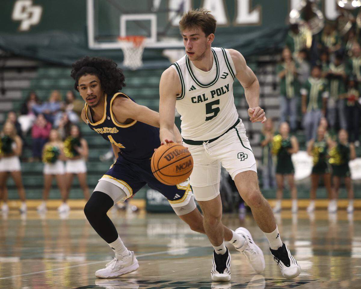 Guzman Vasilic brings the ball forward looking for an opening. Cal Poly men scored an upset basketball victory over U.C. Irvine 79-73 on Feb. 12, 2026.