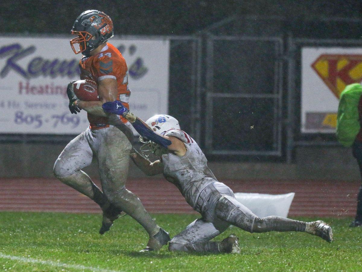 Trey Cooks scores. Atascadero Greyhounds won 41-0 over San Gabriel Matadors in the CIF Division 6A State Championship football game in Atascadero on Dec. 10, 2022.