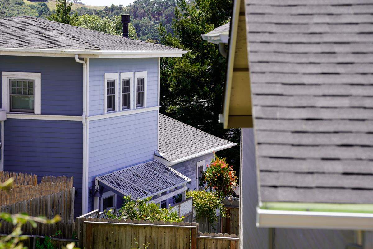The San Luis Obispo County Sheriff’s Office served a search warrant in the Kristin Smart case on Wednesday, May 6, 2026, at the Arroyo Grande home of Susan Flores, the mother of convicted killer Paul Flores.