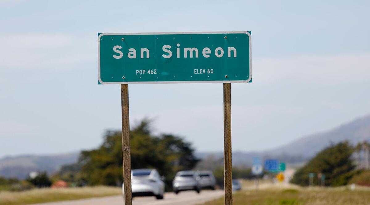 The population sign in the town of San Simeon, March 2023.