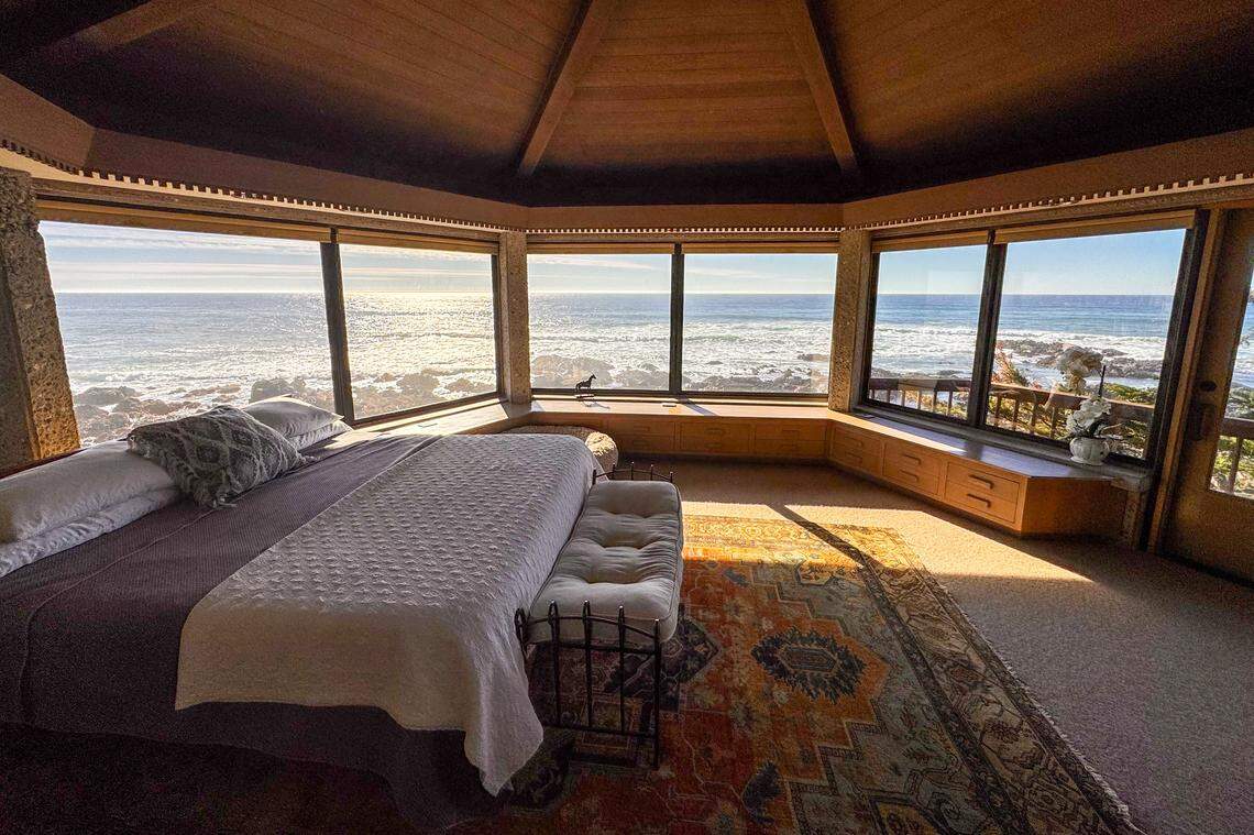 2431 Sherwood Drive will go to market in early February for $3.875 million, pictured here on Friday, Jan. 16, 2026. The home was designed by Warren Leopold, a student of Frank Lloyd Wright and his Organic tradition of architecture.