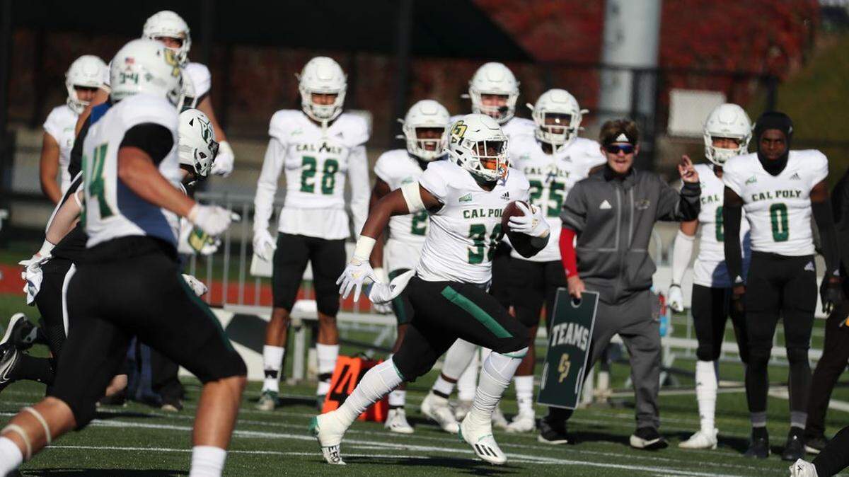Sam Stewart Jr. (30) rushed for 27 yards against the Vikings. Cal Poly football fell to Portland State 42-21 on Oct. 30 at Hillsboro Stadium. 