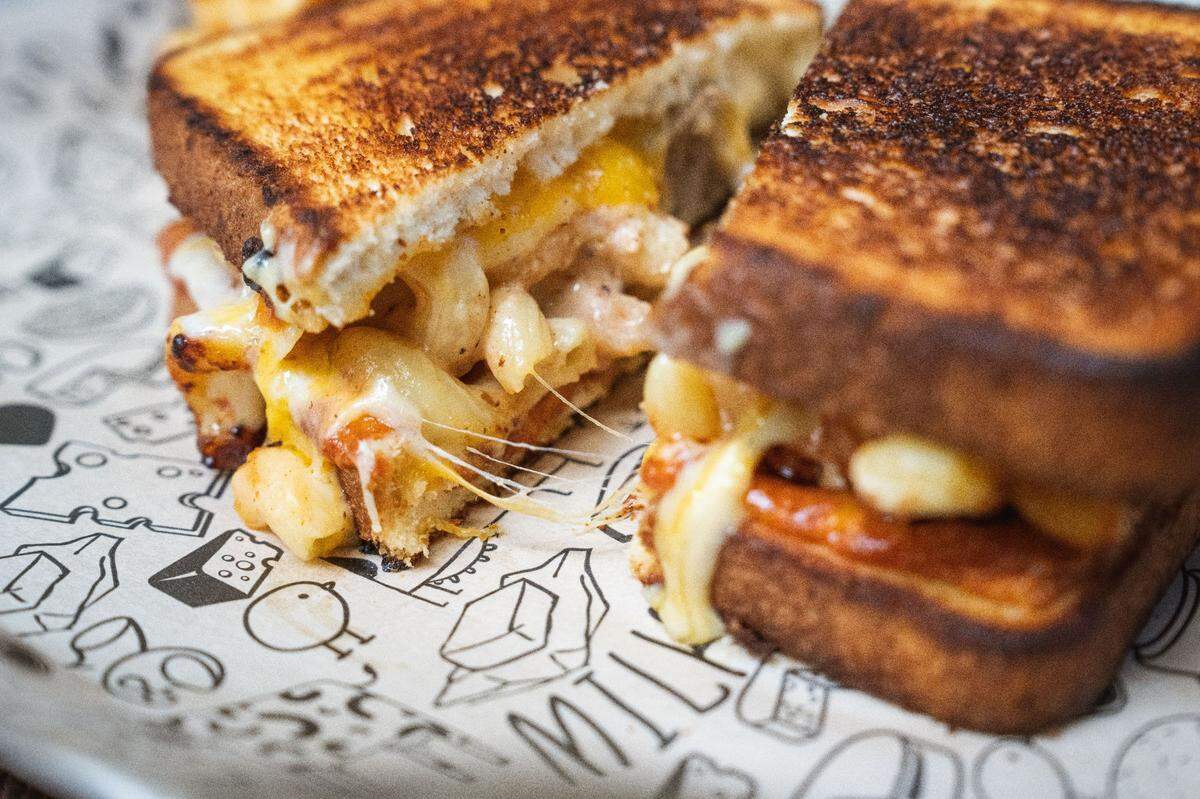 The Best of Both Worlds grilled cheese sandwich on the menu at I Heart Mac & Cheese features slow-cooked short rib, macaroni, cheddar cheese and barbecue sauce. The popular restaurant chain is opening its first Sacramento location in February 2024.