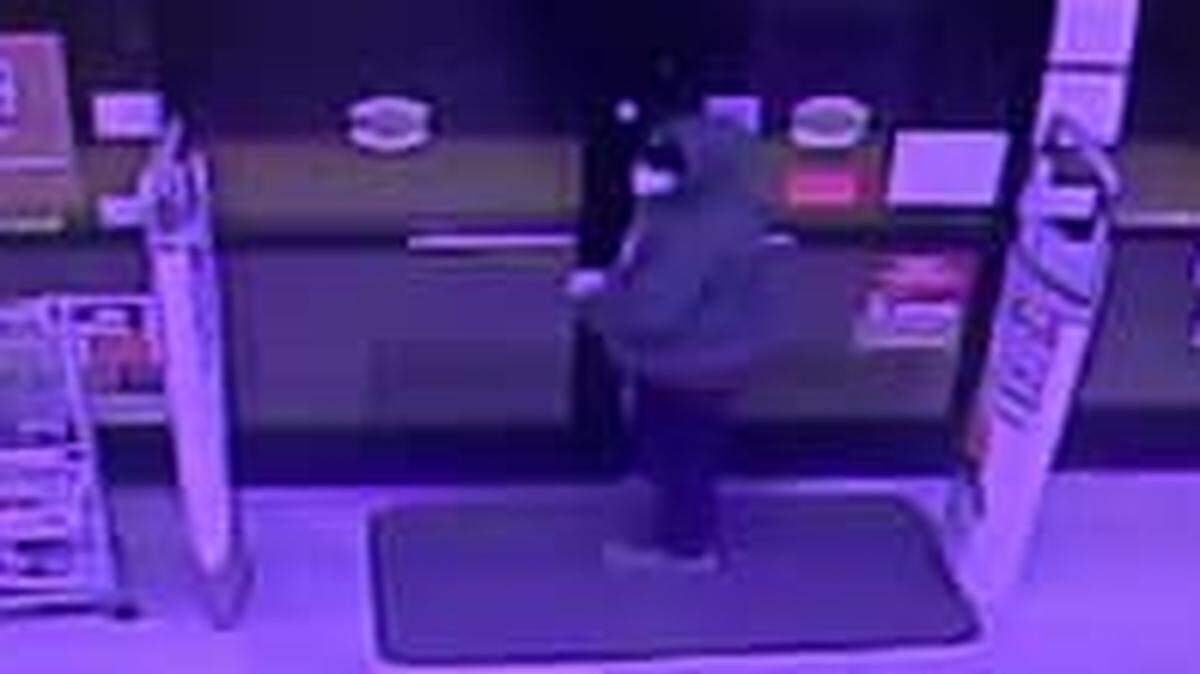 San Luis Obispo Police are investigating a reported robbery at a Ride Aid in San Luis Obispo. The robber was last seen wearing a green hooded sweatshirt, police say.