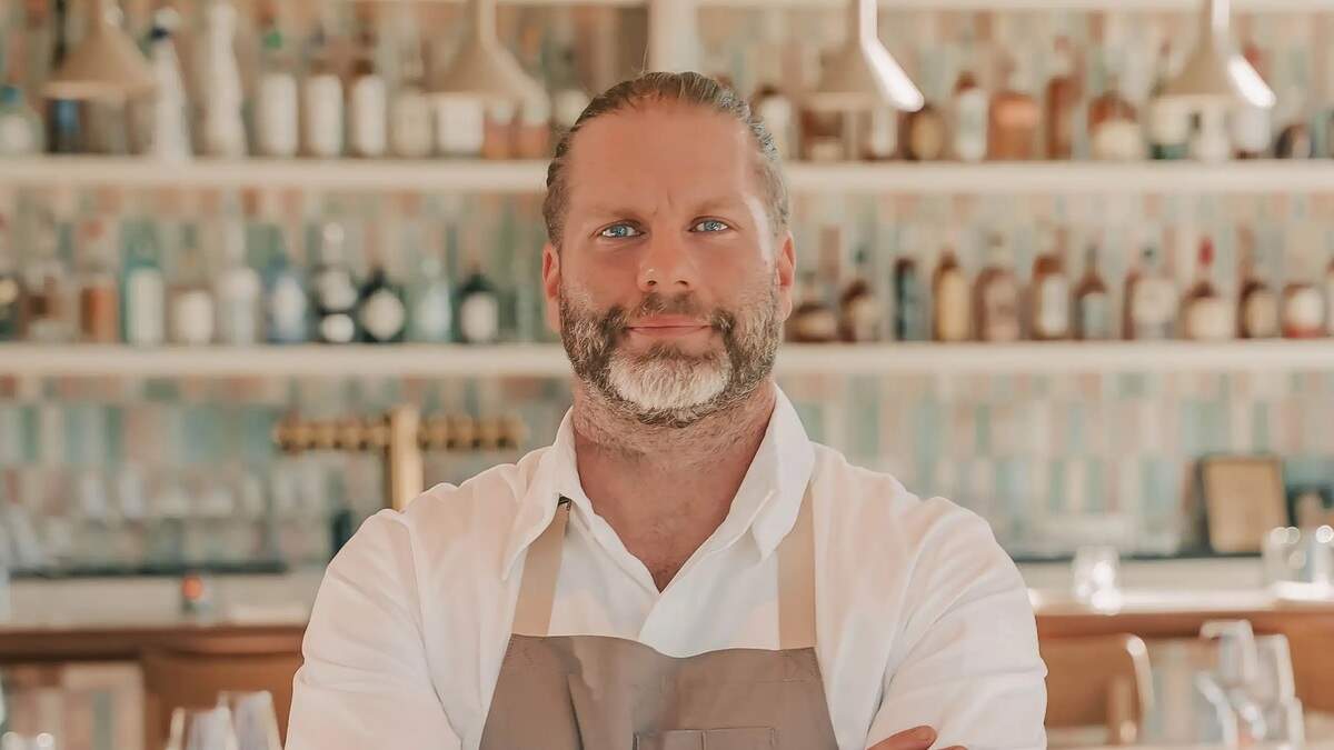 Consulting Chef Julien Asseo developed the culinary vision for EMRÉ, Ava Hotel’s Mediterranean-inspired restaurant, where wood-fired cooking and shared plates encourage guests to linger over conversation.