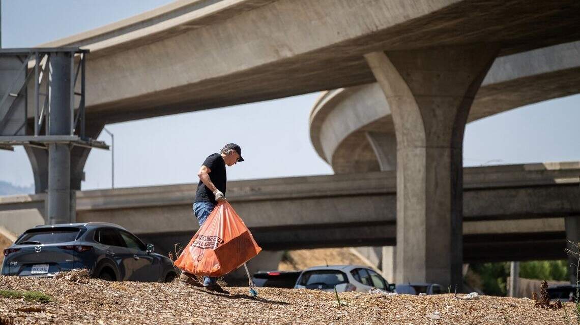 Gobernador Newsom veta proyecto de ley para monitorear gastos en soluciones para personas sin hogar