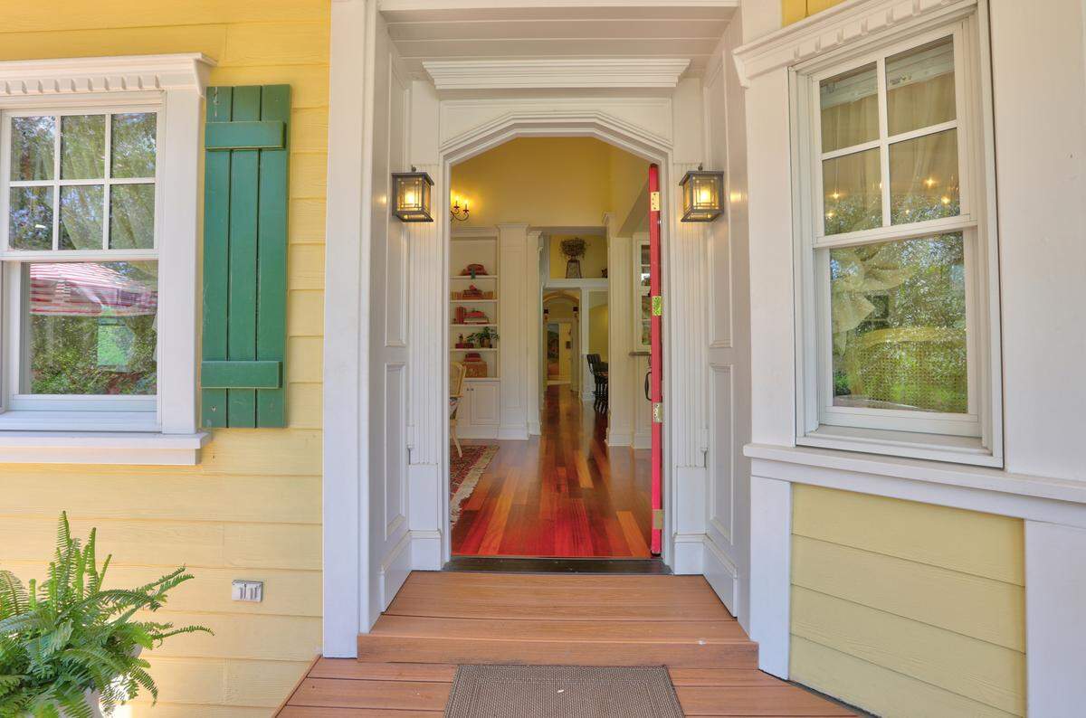 The Bee’s Knees Fruit Farm in San Luis Obispo reflects owner Pattea Torrence’s romantic yet refined aesthetic.
