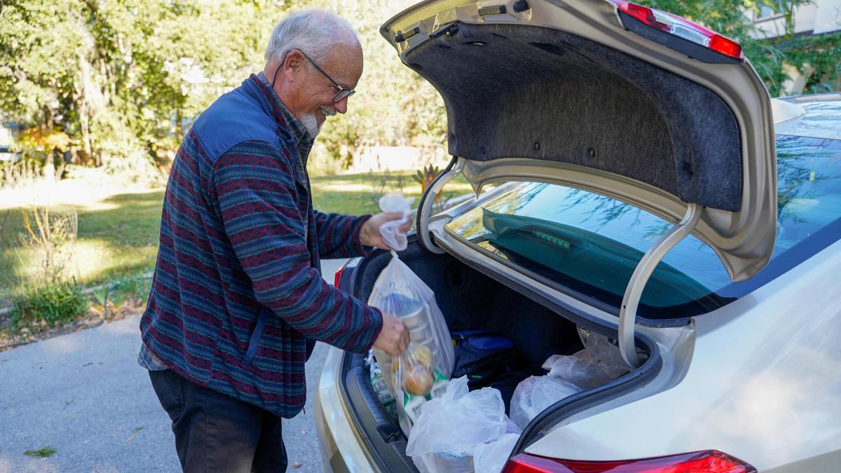 Meals That Connect volunteer delivery driver Jeff makes a delivery at an Atascadero home Tuesday, Dec. 17, 2024. Meals That Connect has served 185 Atascadero households with home delivery in 2024, an area that serves as a distribution hub for several other communities.