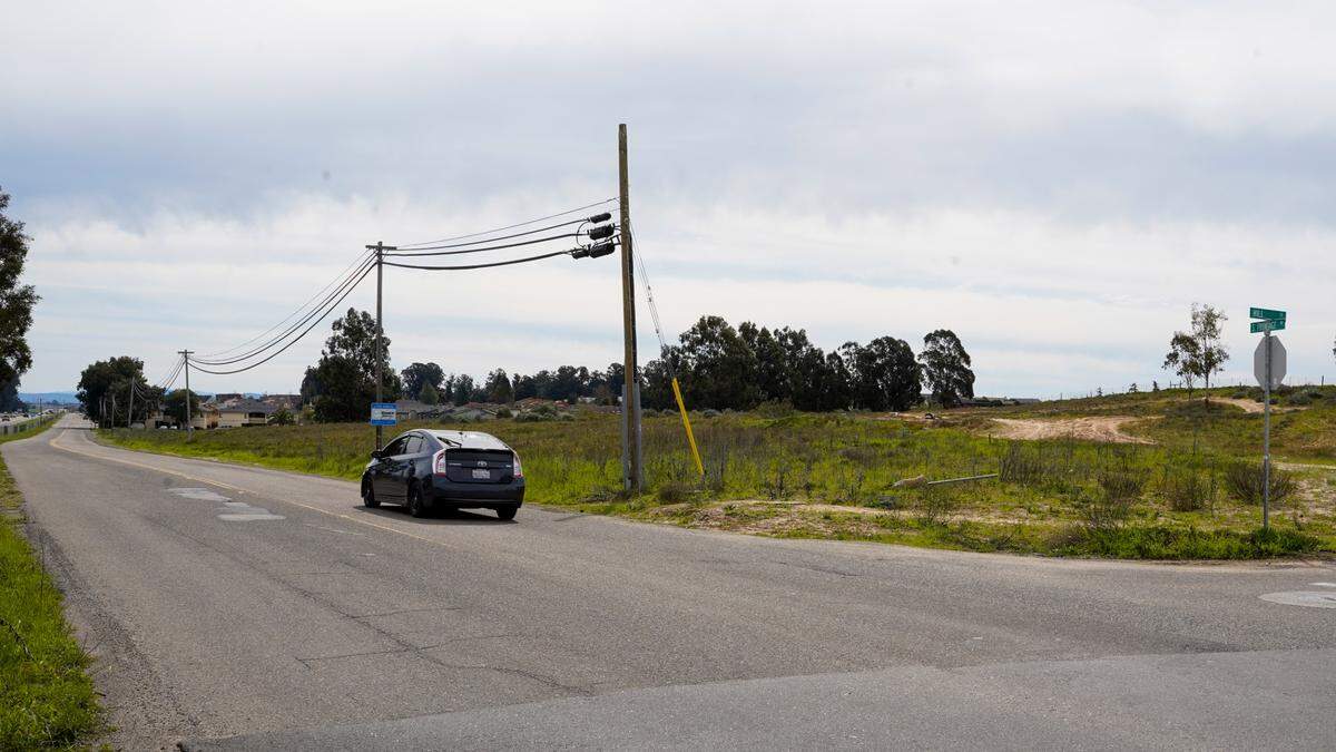 Split across 17 buildings, Mesa Trails Apartment Community will consist of 240 market-rate units in 15 units built by developer Abbot Reed Group and 73 affordable housing units in two buildings built by the Housing Authority of San Luis Obispo.