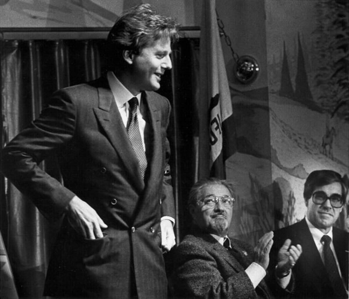 Christopher Cohen gets applause from SLO mayor Ron Dunin, center and Poly president Warren Baker at the announcement of his donation of 2.1 million dollars to the Foundation for Performing Arts.2/1/90Telegram-Tribune Photo by Robert Dyer