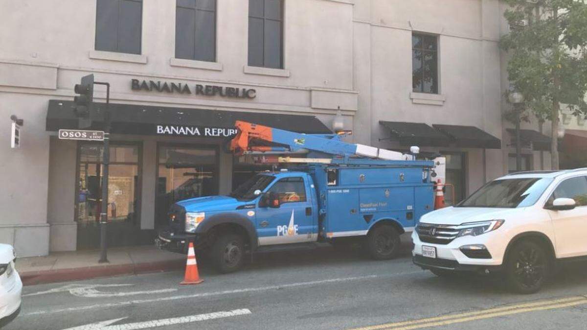 More than 1,200 people were without power Thursday afternoon in downtown San Luis Obispo, California.
