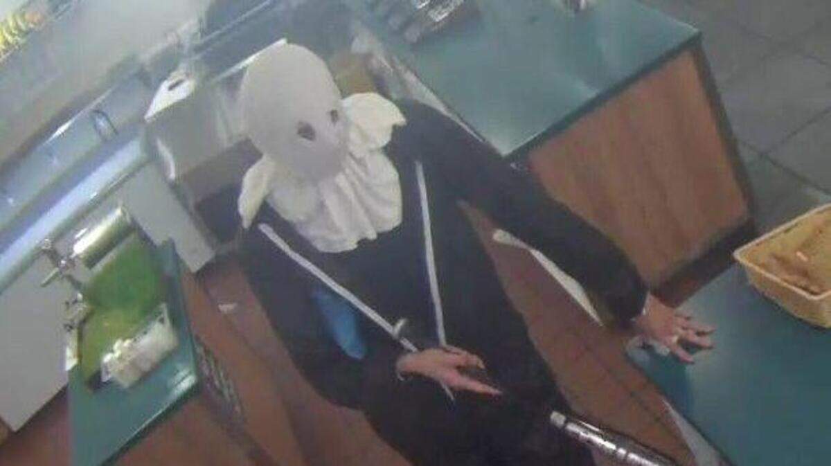 Santa Barbara police say the man who held up Blenders in the Grass on Sept. 11 in the Mesa neighborhood, wearing a ‘Scarecrow’ mask, was Brent T. Lingiardi, 19