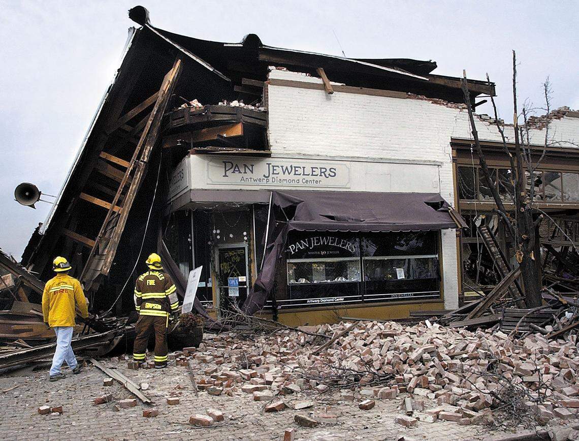 Pan Jewelers after the San Simeon Earthquake. Photo taken Dec. 22, 2003.