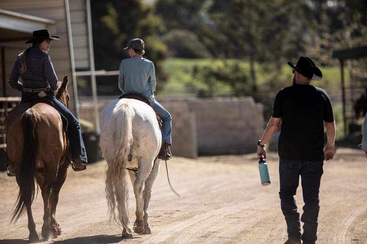 Maddie Owens tours the campus with Oscar, the horse she’ll be riding in the Poly Royal Rodeo. To her left is DeLisa Fracchia, a Cal Poly Rodeo Team member. At right is Maddie’s father, Stephan Owens.
