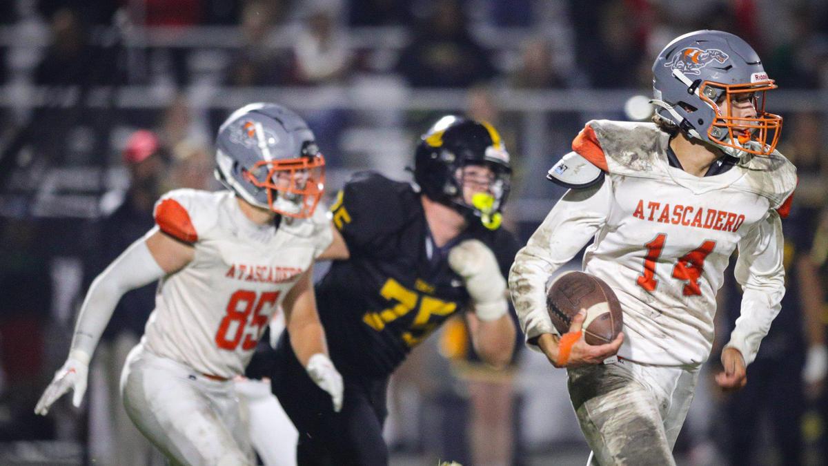 Mason Degnan runs back an interception. Atascadero beat San Luis Obispo 21-20 in an Ocean League football game in SLO on Sept. 22, 2023.