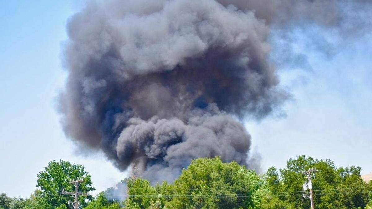 A fire burns a structure near the railroad tracks along Miramon Avenue in Atascadero on Saturday, June 25, 2022.