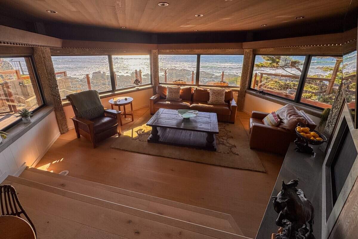 2431 Sherwood Drive will go to market in early February for $3.875 million, pictured here on Friday, Jan. 16, 2026. The home was designed by Warren Leopold, a student of Frank Lloyd Wright and his Organic tradition of architecture.