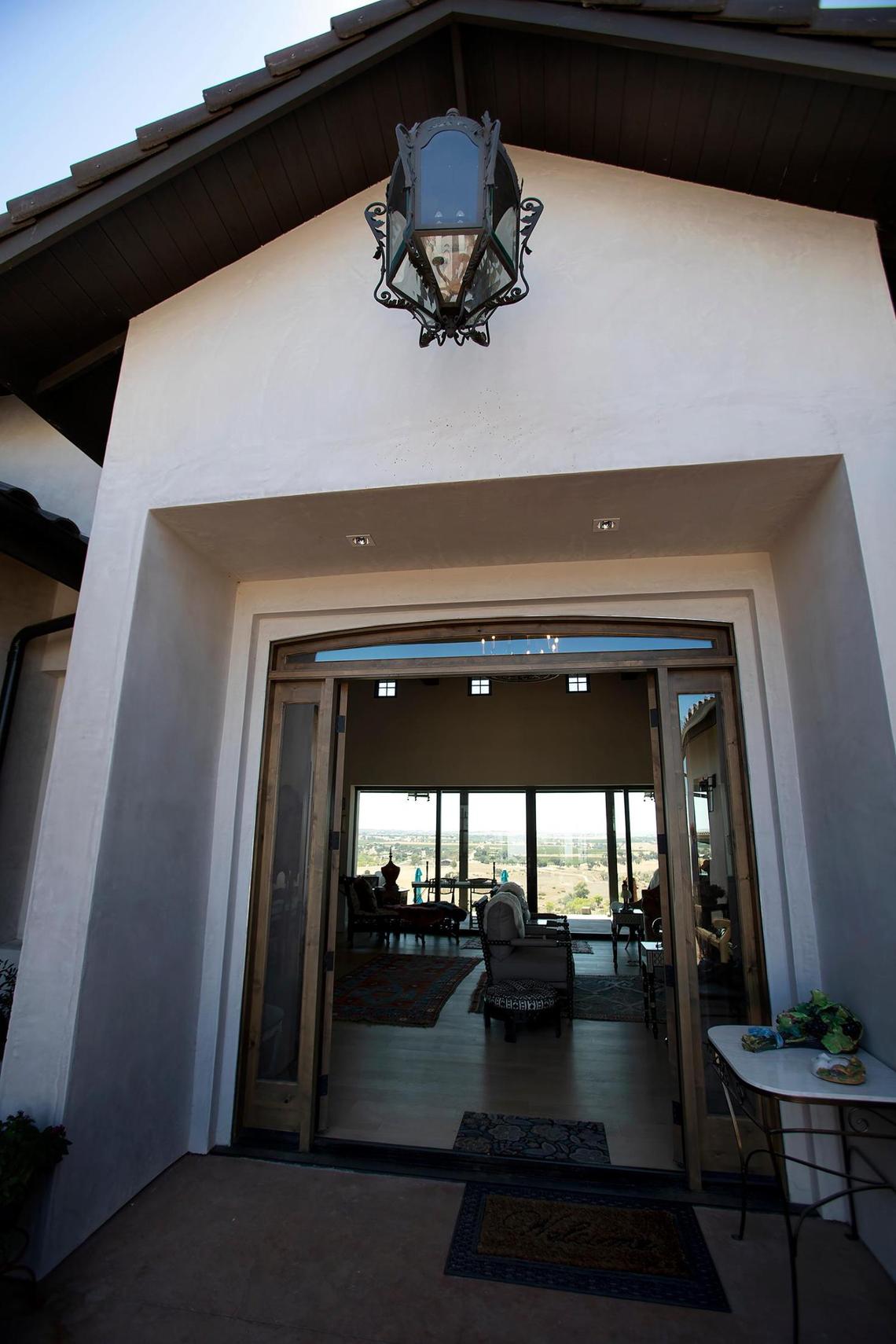 The San Miguel home of Charles Miller and Tina Gulotta-Miller takes its inspiration from the California missions.