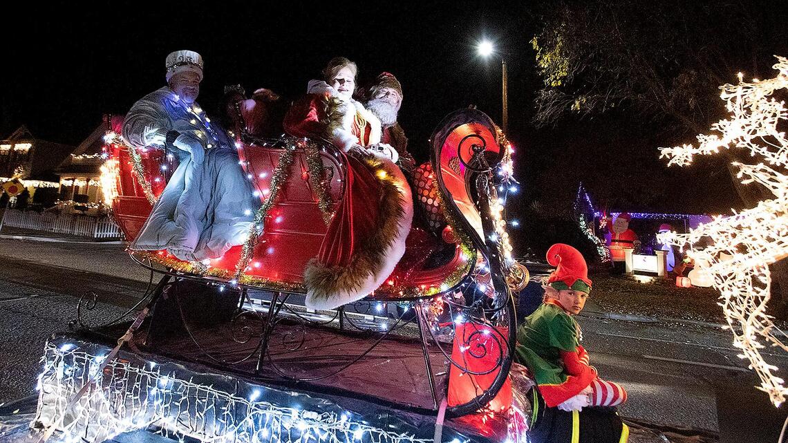 Drive-through Vine Street Victorian Showcase celebrates the holidays in Paso Robles