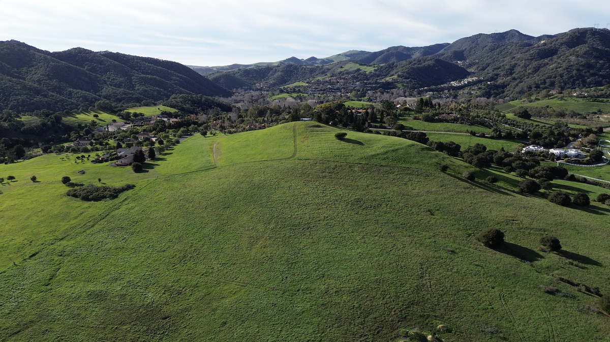 A gated community consisting of 21 luxury homes from Coastal Community Builders will open near Highway 101 and Avila Beach in 2025.