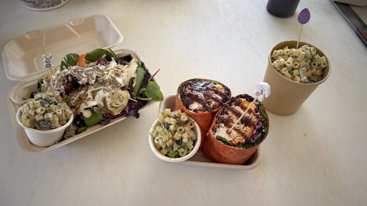 Wandering Eats menu contains wraps, bowls, a cup of chill dill mac and seasonal flavorings.