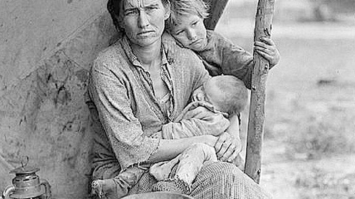 Florence Thomson, the 'migrant mother' and her children as photographed by Dorothea Lange.