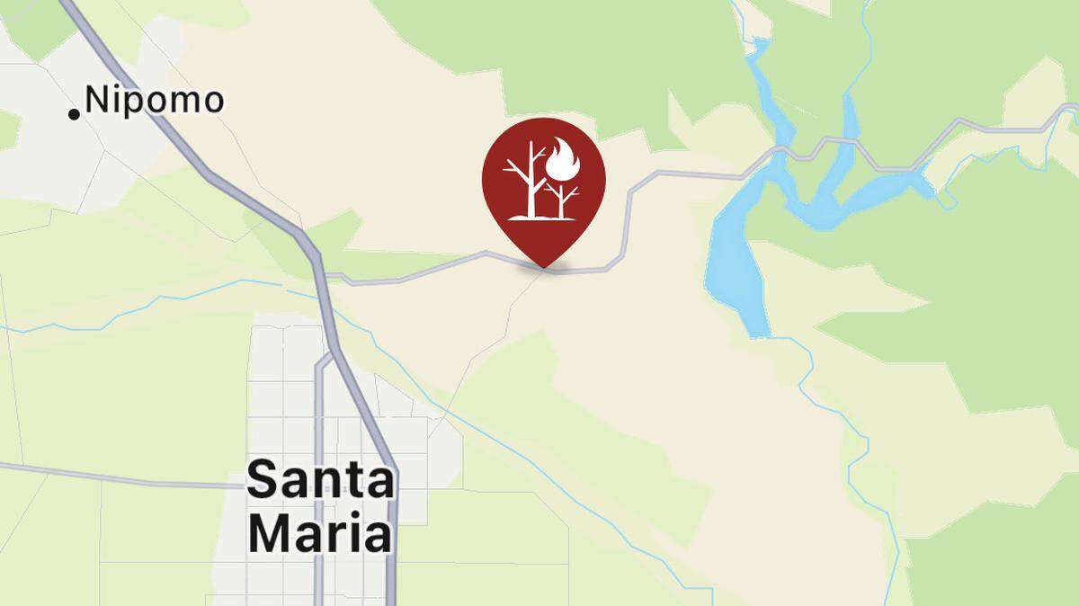 A vegetation fire breaks out in Santa Maria, CA on Friday, March 18, 2022.