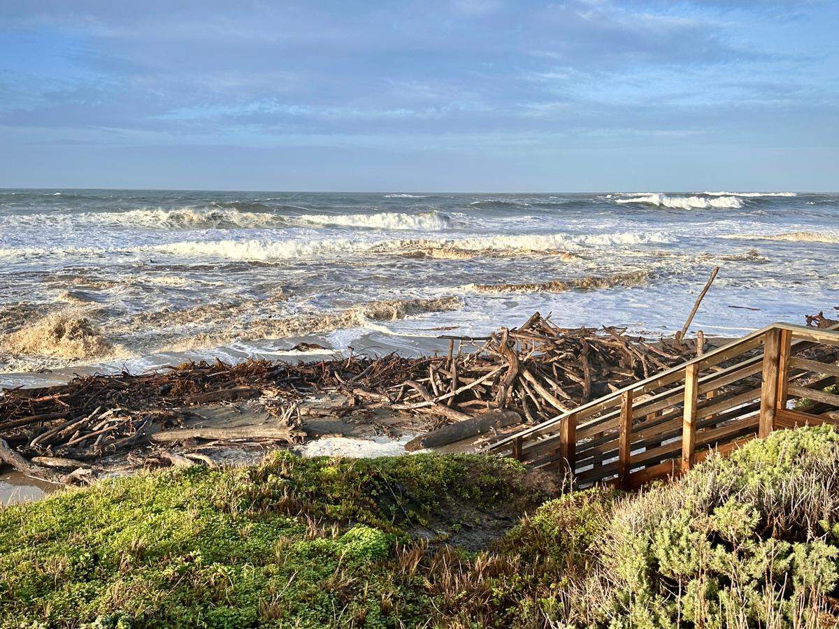 Debby Boutros captured this view of stormy ocean waves from the Santa Rosa Creek vista point in Cambria on Thursday, Jan. 5, 2023.