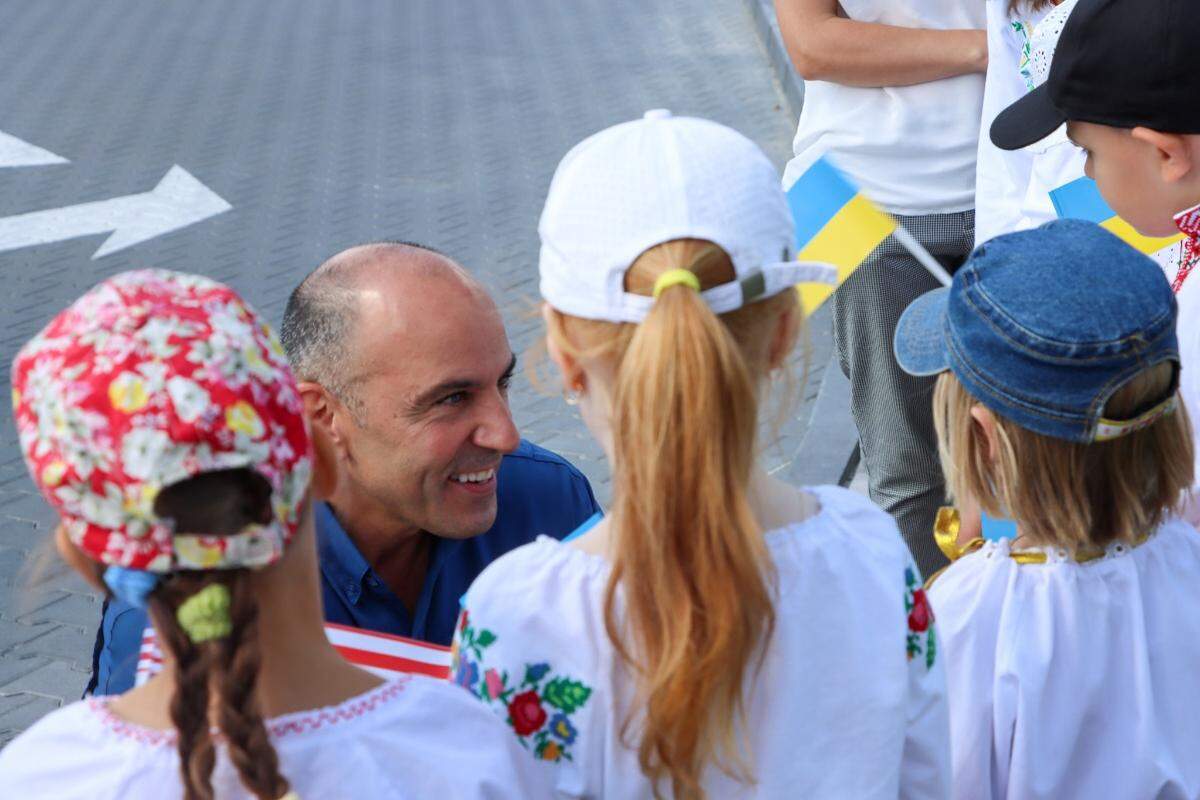Congressman Panetta speaks with displaced Ukrainian children and orphans.