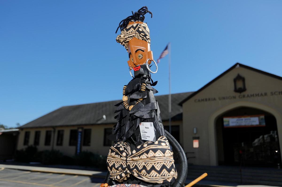 CambriaÕs famous scarecrows are spread out from Cambria to San Simeon to the north. These artsy scarecrows are located on 1350 Main Street at the Cambria Center for the Arts Building.