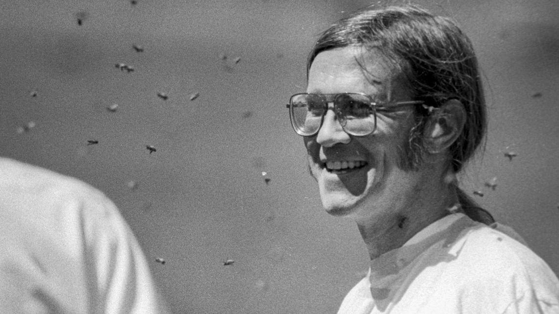 A highlight of the Western Apicultural Society’s meeting was placing queen bee hormone under the chin and attracting a swarm of worker bees creating a “bee beard.” Beekeeper Bruce Steele of Altadena was not stung as the bees swarmed around his chin on Aug. 17, 1990.