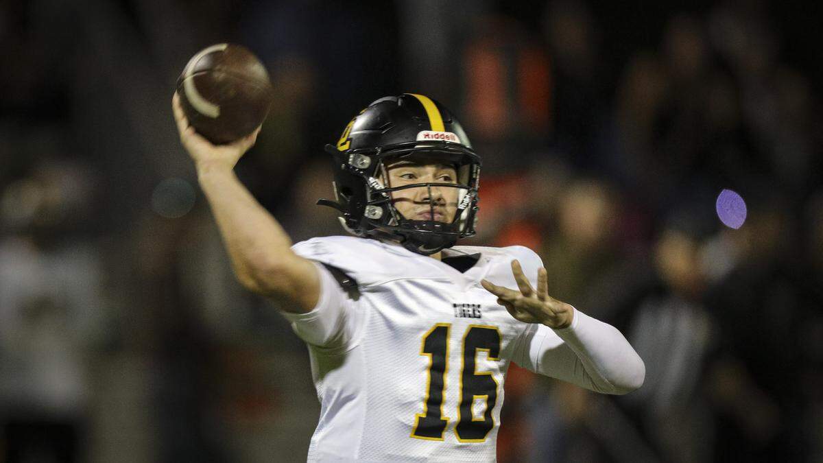 Zion Hegg throws down field. Templeton beat San Luis Obispo High School 48-7 in a football game on Oct. 17, 2025.