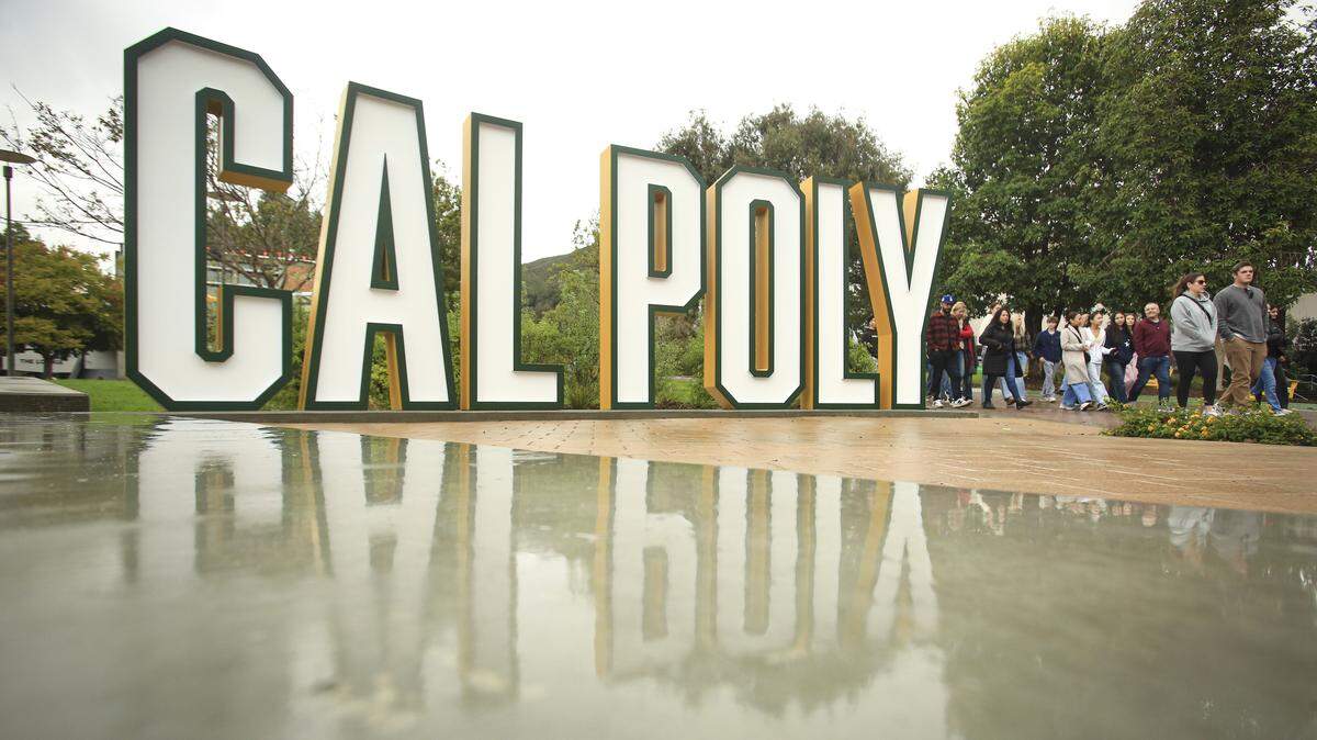 Students and parents take a tour of Cal Poly on Jan. 5, 2026.