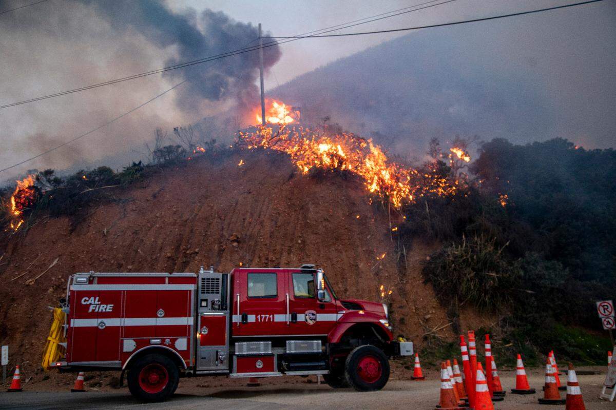 The Colorado Fire burns near the Bixby Bridge on Highway 1 in Big Sur, Calif., Saturday morning, Jan. 22, 2022.