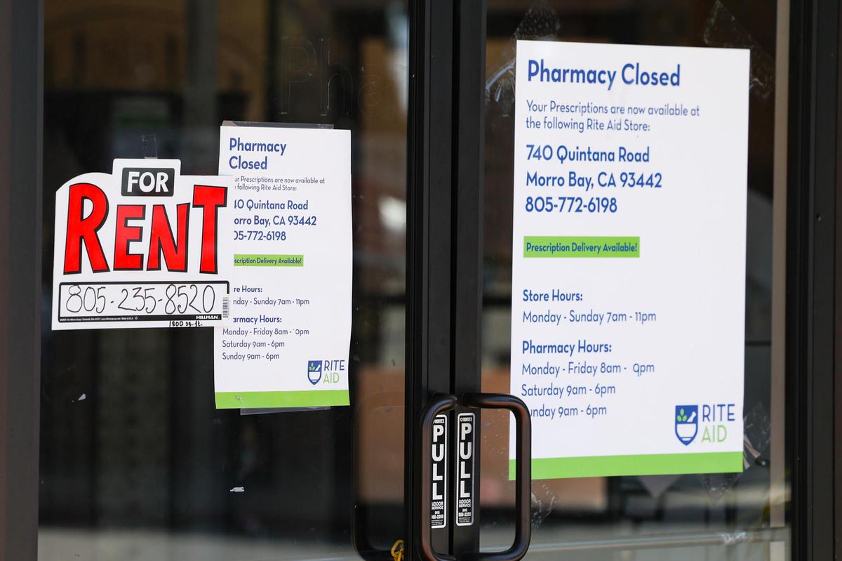 Morro Bay Drug & Gift is closed on Morro Bay Blvd. April 6, 2022. The store is cleaned out, a for rent sign is in the window and instructions that prescriptions can now be filled at Rite Aid on Quintana Road.