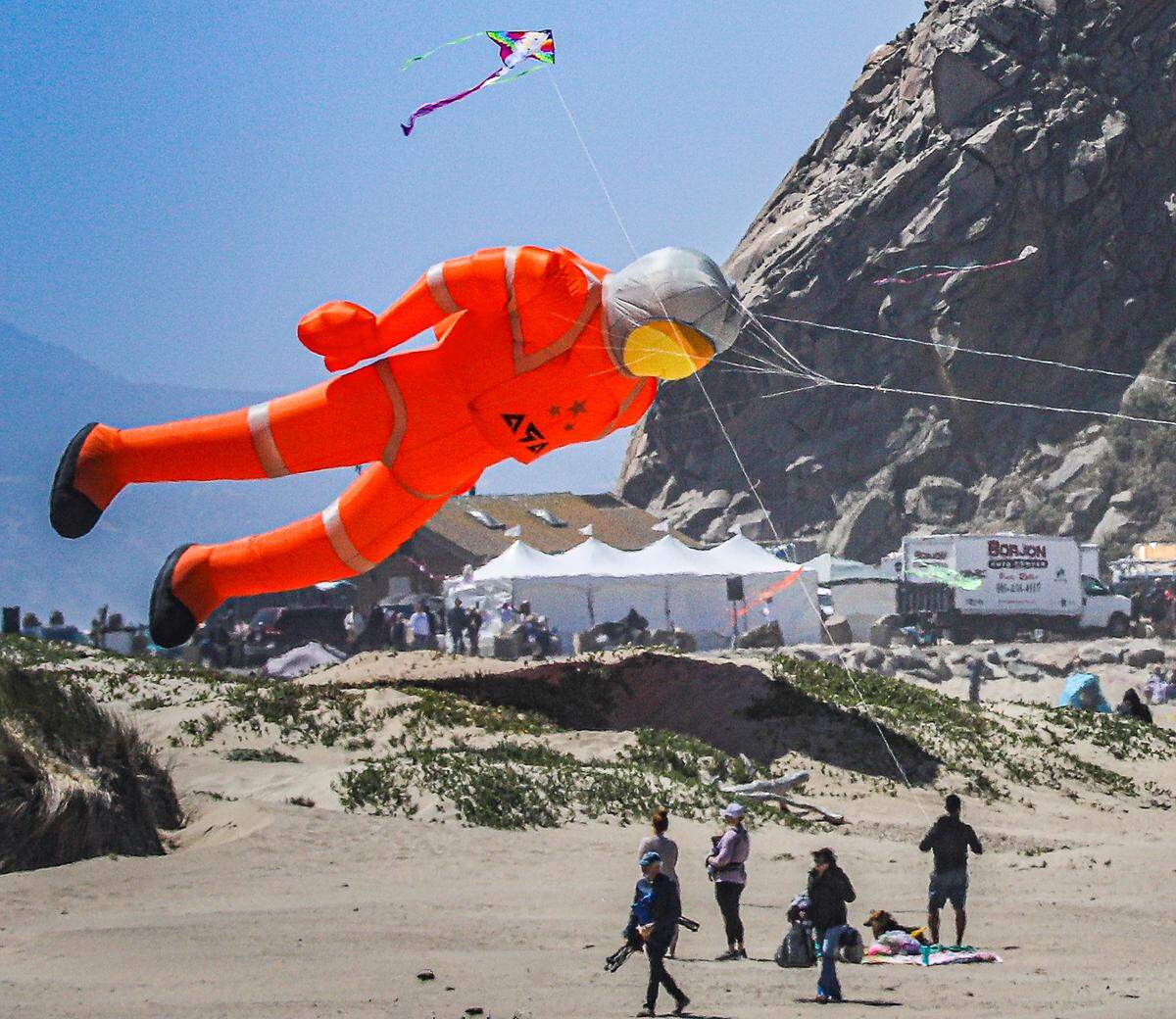 The Morro Bay Kite Festival returned on Saturday, April 30, 2022, after a two-year hiatus. The festival was first created about 16 years ago by local kite shop owner Shaun Farmer.