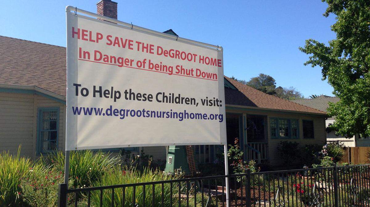 A sign in front of the de Groot home asks for the public's help.