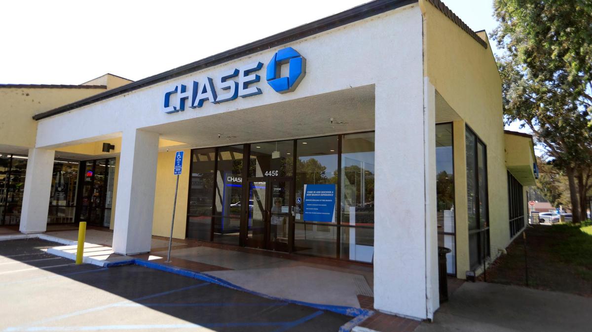 Chase Bank on Madonna Road in San Luis Obipso is closing.