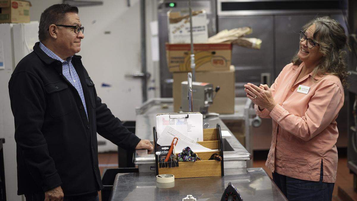 Congressman Salud Carbajal visited Laura Kelsay, executive director of Meals That Connect to talk about the impacts of the government shutdown on Nov. 4, 2025.