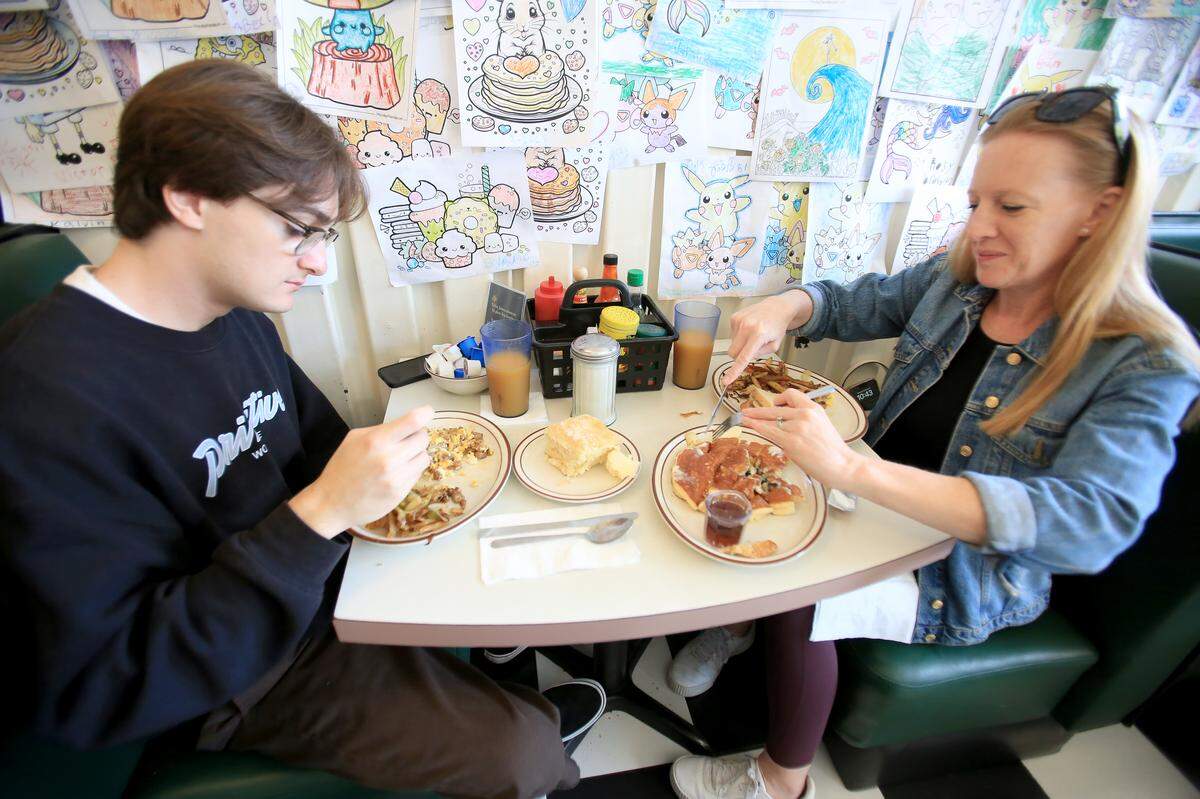 Cal Poly student Ian Juvinall dines with his mom, Sandy Juvinall from San Clemente, at Louisa’s in downtown San Luis Obispo. The popular breakfast-lunch cafe has been there since 1958.