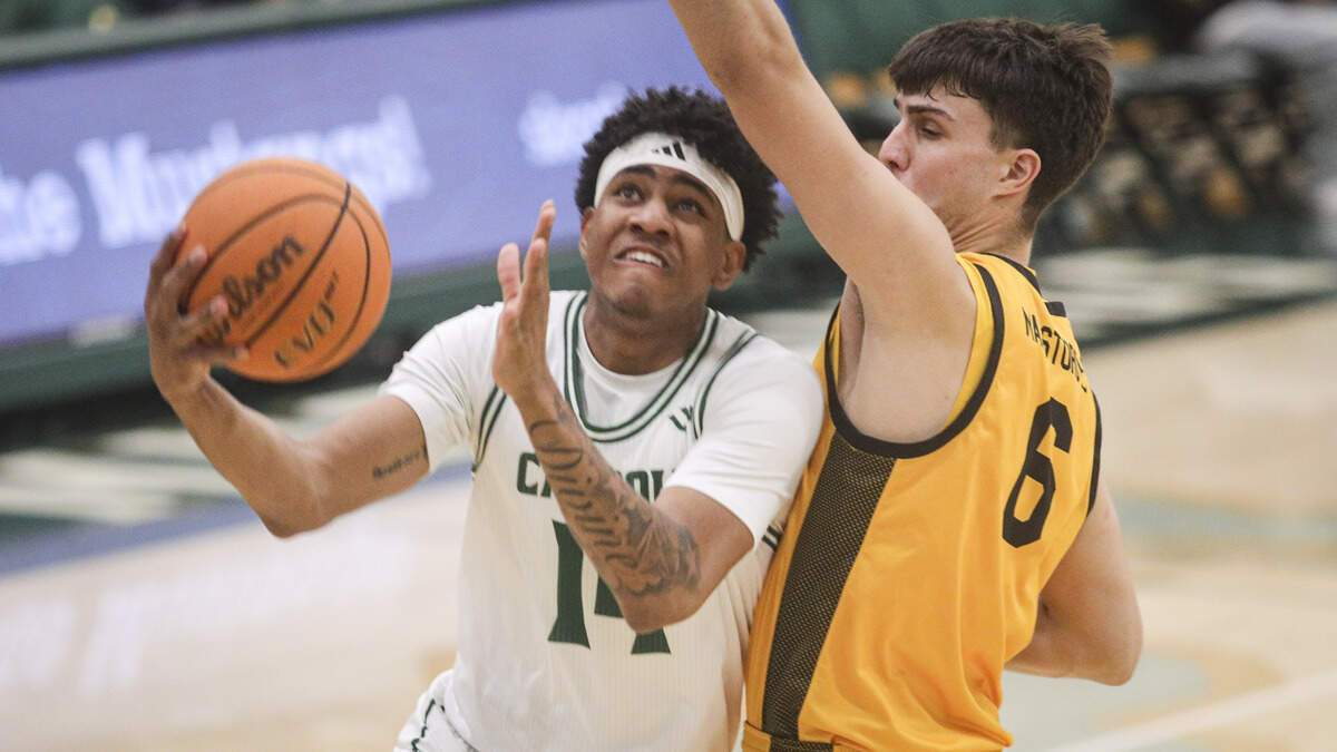Cayden Ward scored 28 points, here defended by Petar Majstorovic. Cal Poly beat Long Beach State102-92 on Feb. 26, 2026.