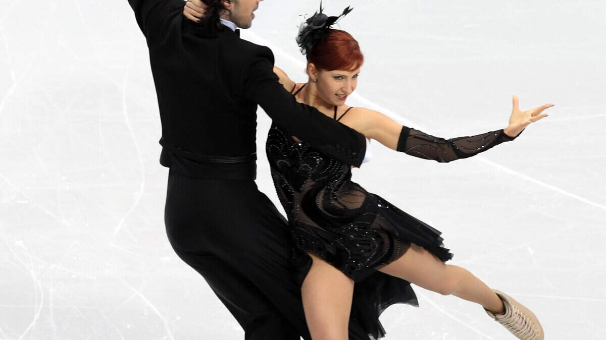 Oksana Domnina and Maxim Shabalin of Russia skate in the compulsory dance. (George Bridges / MCT)