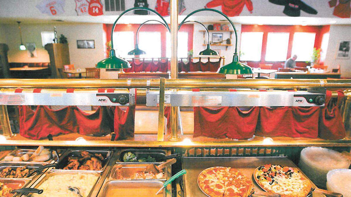 Players Pizzeria’s most popular offering is its buffet, which includes pizza, roasted chicken, mashed potatoes, daily soups, soft-serve ice cream and more